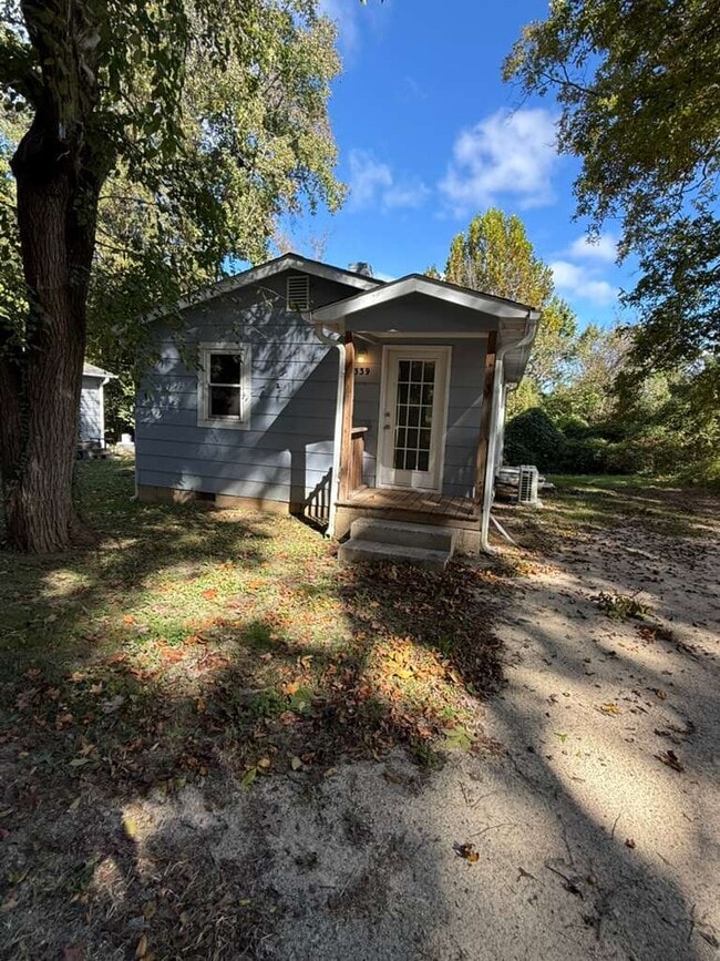 Building Photo - 1339 Cox Ave