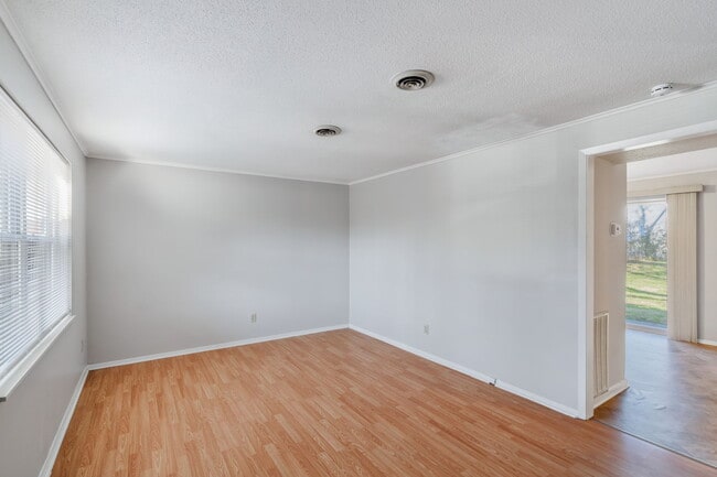 Building Photo - 302 Wakefield Rd