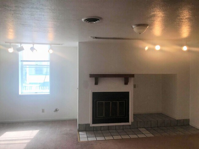 Building Photo - 317 Perry St