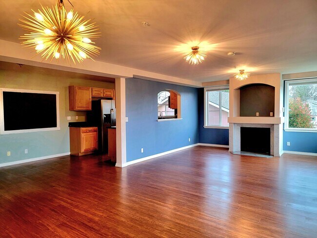 Foto del edificio - Spacious, bright, 4 bed in Bremerton