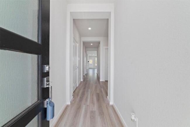 Foto del edificio - 32906 School Hl Rd