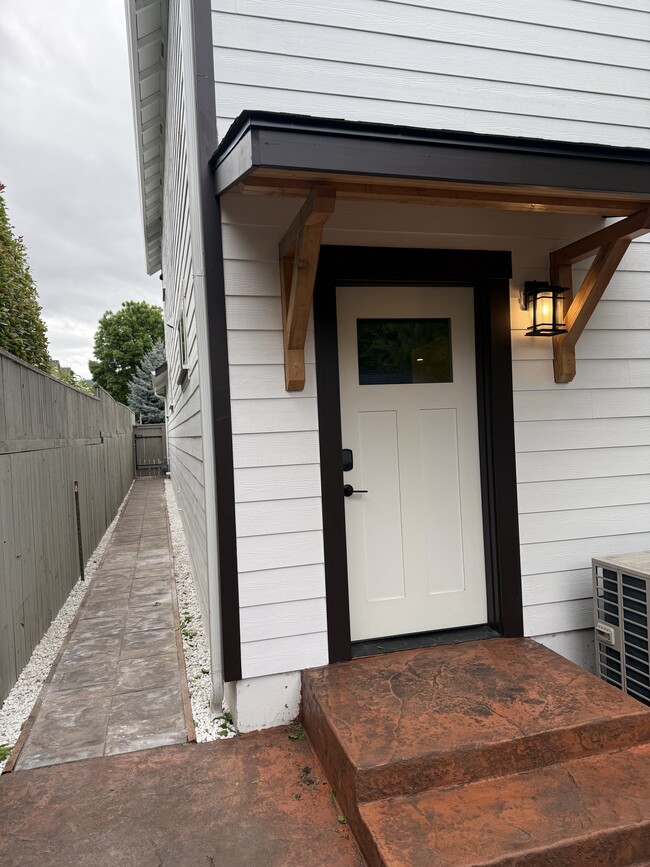 Building Photo - 1184 Rutherford Dr