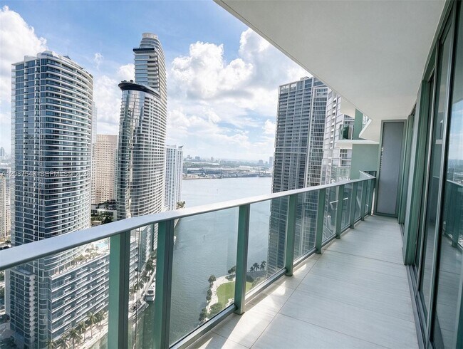 Foto del edificio - 77 SE 5th St