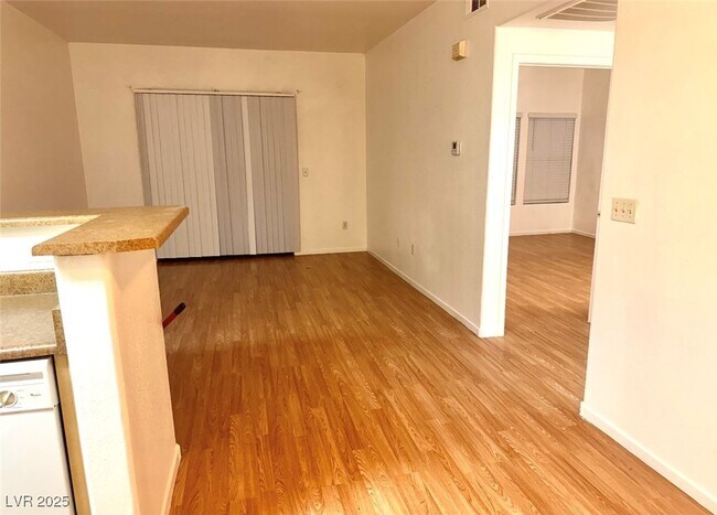 Foto del edificio - 8250 N Grand Canyon Dr
