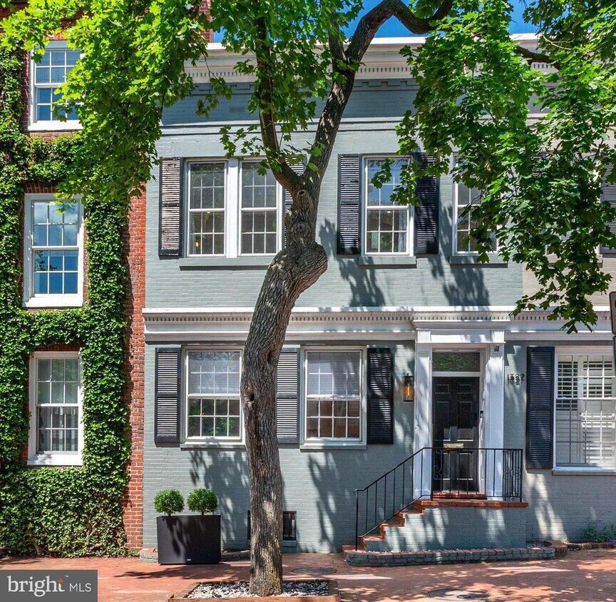 Foto principal - 1322 28th St NW