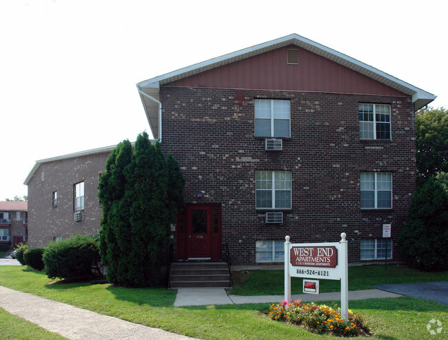 Foto del edificio - West End Apartments