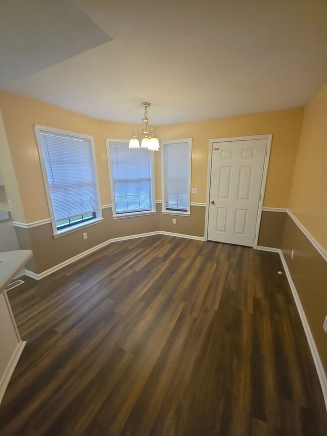 Building Photo - Charming Single-Level 3 Bedroom Home with Large Back Porch and 2-Car Garage