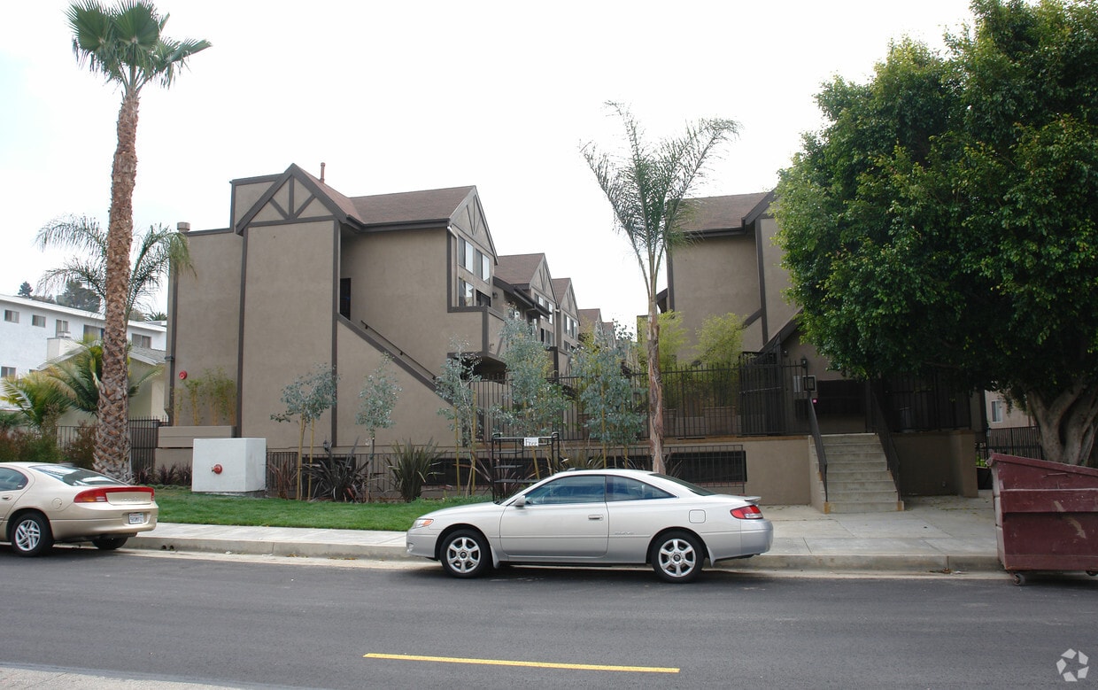 Building Photo - Palmer Gardens