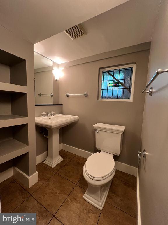 Building Photo - 612 N Edgewood St