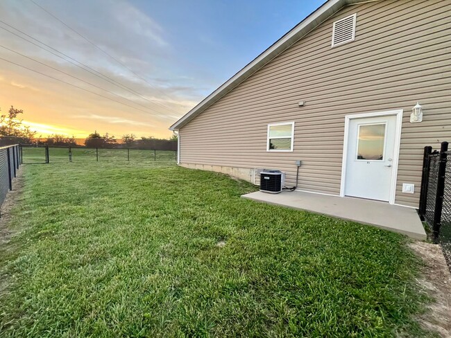 Building Photo - All Inclusive | 2 Bed | 2 Bath