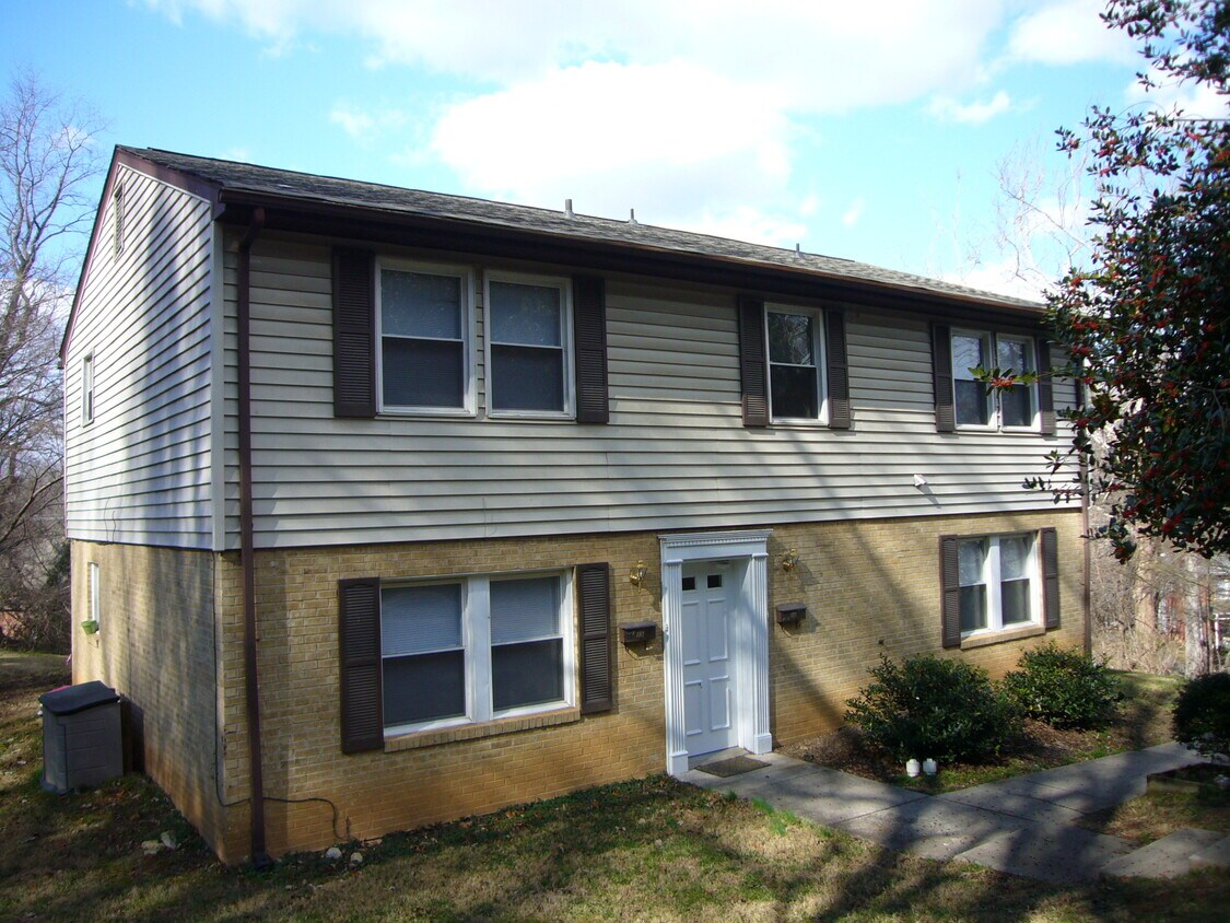 Primary Photo - 944 Floyd Ave SW