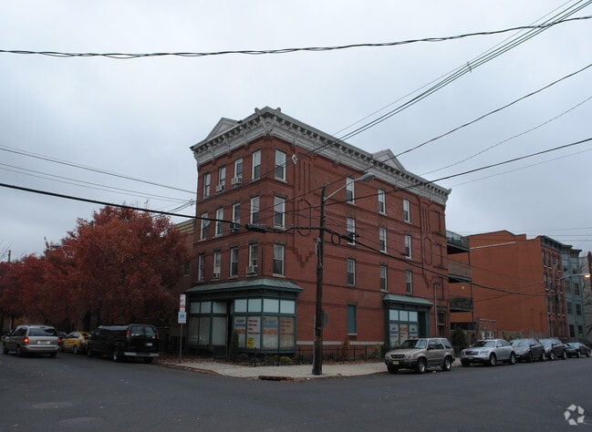 Building Photo - 278 Monmouth St