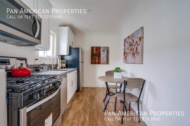 Building Photo - 6621 1/4 Crenshaw Blvd.-