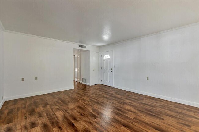 Foto del edificio - 14225 Lora Dr