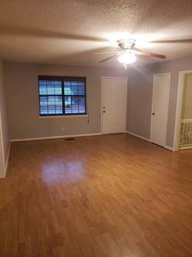 Foto del edificio - 3 bedroom/2 bath