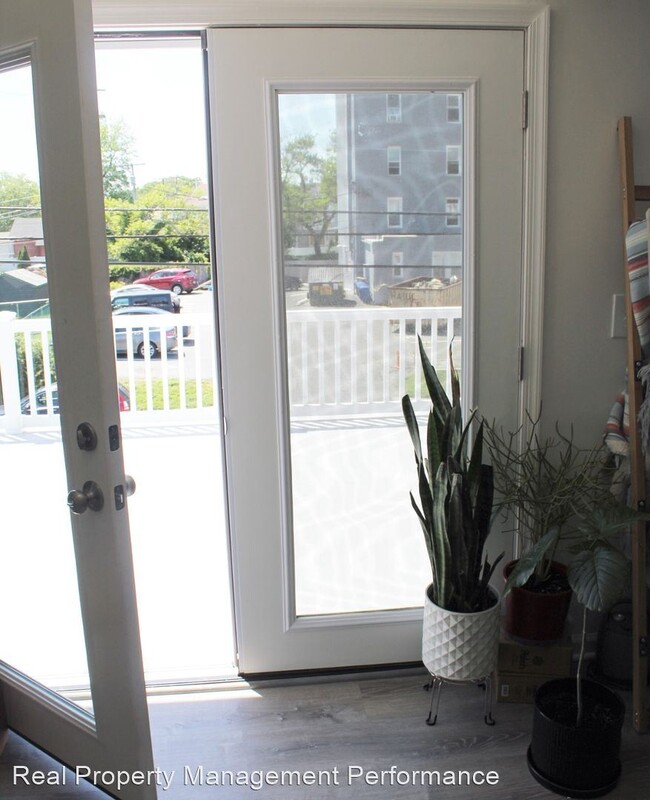 Building Photo - 2 br, 1.5 bath House - 606 Beach Ave. Apt. 2