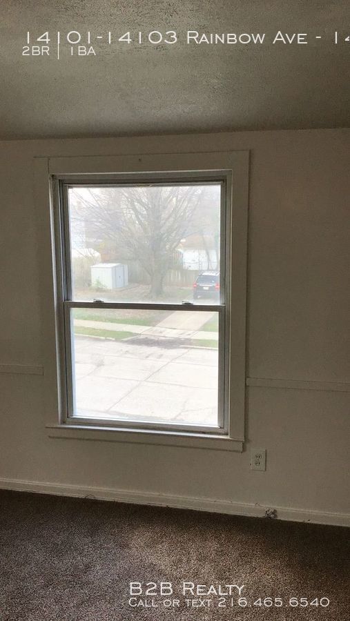 Building Photo - Large Westside Duplex ready to call home!