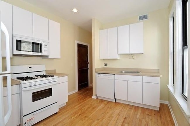Building Photo - 4649 N Kasson Ave