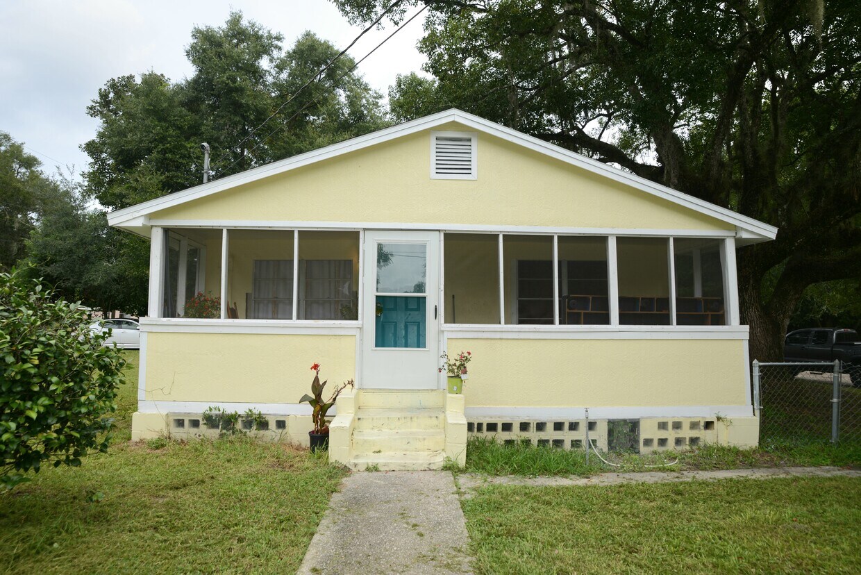 409 W Beresford Ave, DeLand, FL 32720 House Rental in DeLand, FL