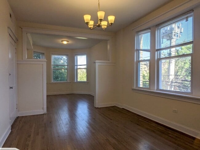 Foto del edificio - 2814 N Troy St