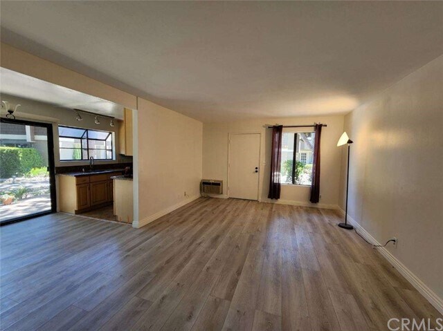 Primary Photo - 169 Streamwood