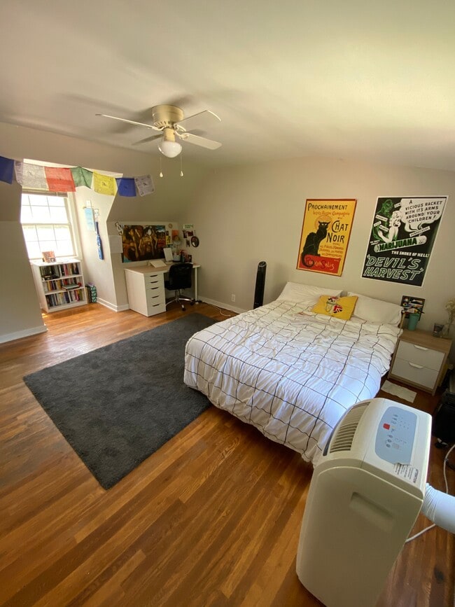 Bedroom - 715 E 1st Ave