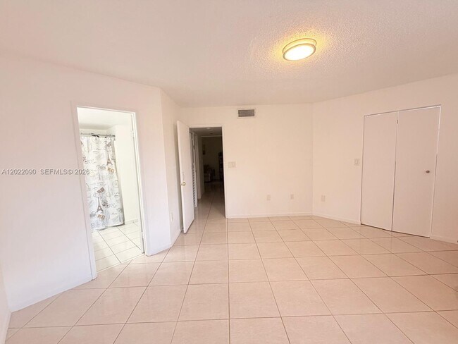 Foto del edificio - 9443 Fontainebleau Blvd