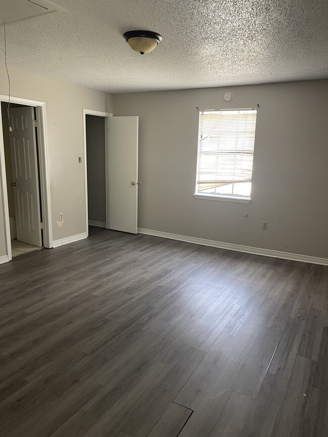 Building Photo - 16034 Norwick Ave