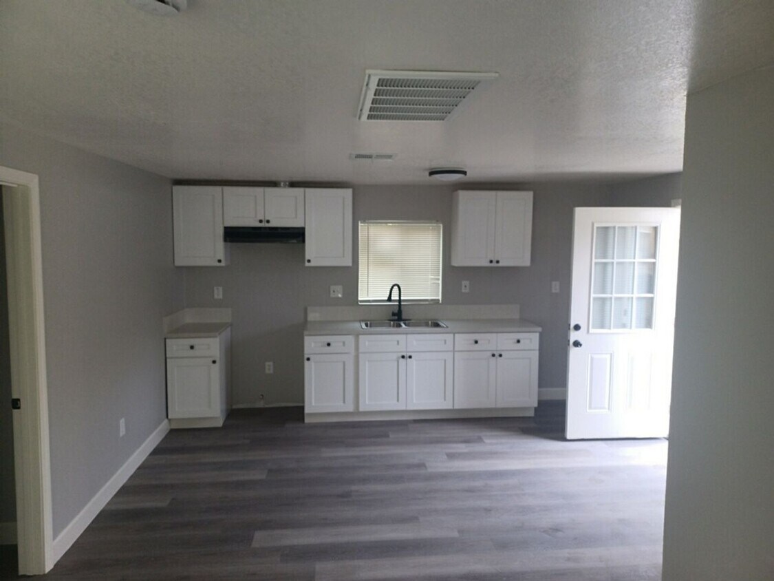 Foto principal - 1318-1320 El Tejon Ave