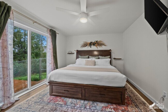 Building Photo - Townhouse — Beautiful 3-Bed / 2-Bath, 2-St...