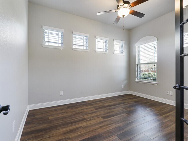 Foto del edificio - 2618 Thayne Dr