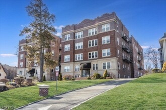 Building Photo - 16 Forest St