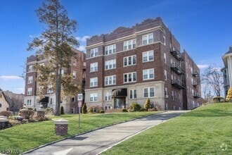 Building Photo - 16 Forest St