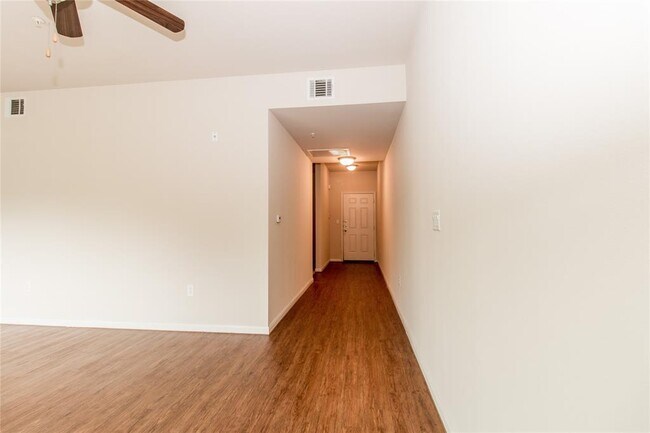 Foto del edificio - 306 E 4th St