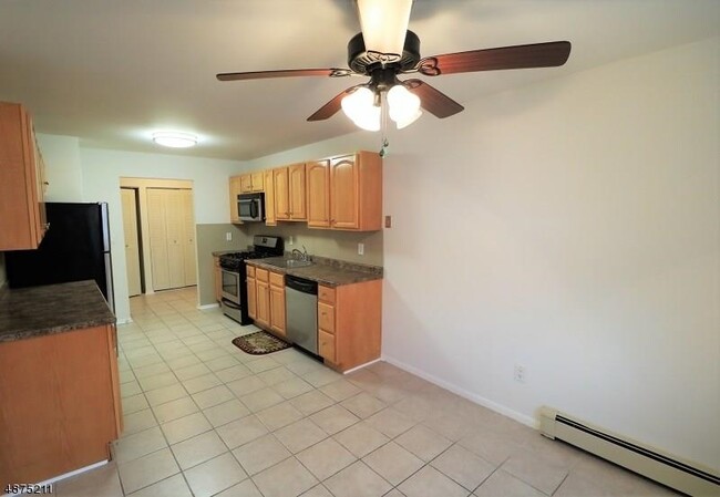 Building Photo - 106 Riverview Ct