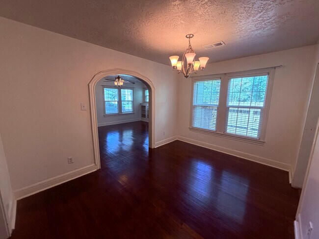 Foto del edificio - 212 W Hunnicutt Ave