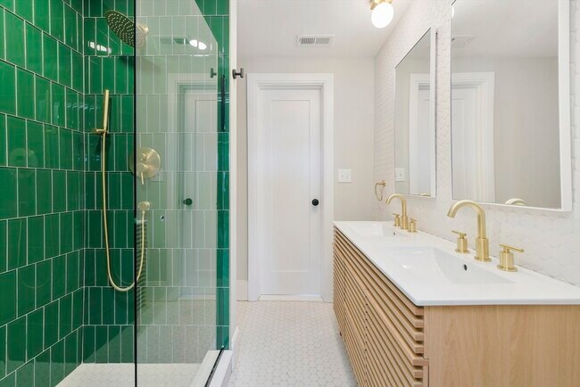 Foto del edificio - 127 Saratoga St