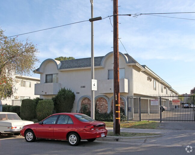 6810 Milwood Ave Canoga Park, CA 91303 Rentals Canoga Park, CA