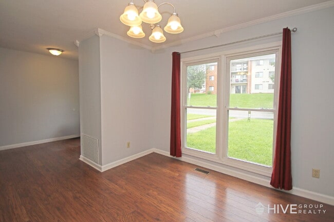 Building Photo - 3-Bedroom, 2.5-Bath Townhouse with Finishe...