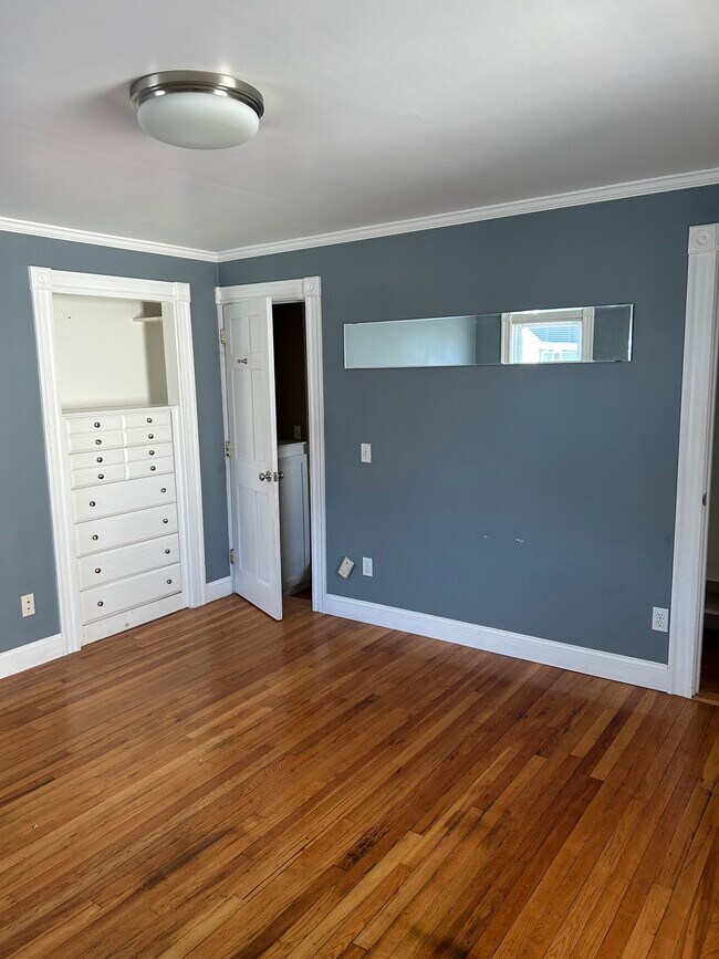 Building Photo - 11 Lincoln Rd