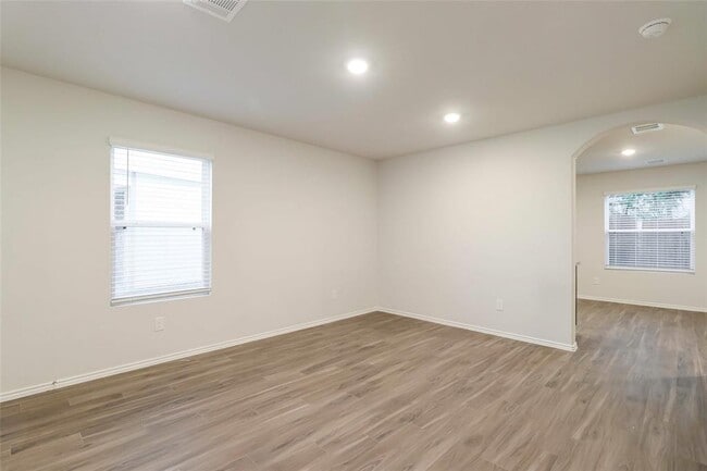 Building Photo - 2413 Carp Dr