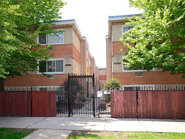 Building Photo - 5960 N Winthrop Ave