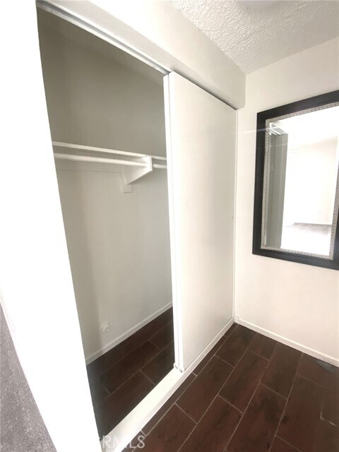 Foto del edificio - 1582 Mitchell Ave