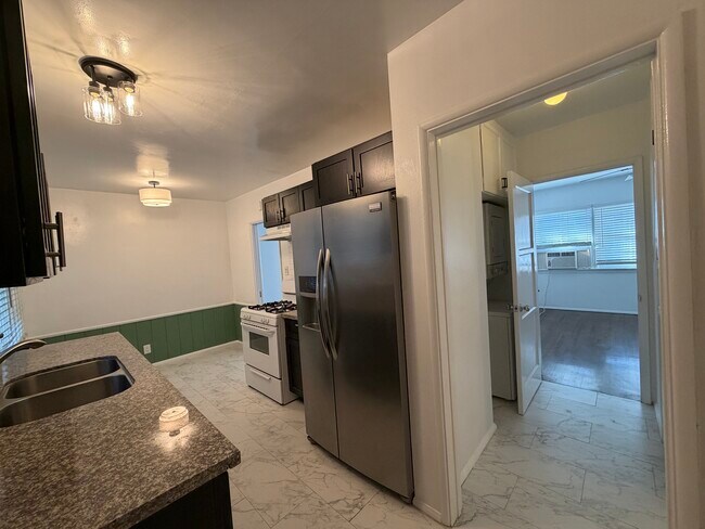 Foto del edificio - 124 N Beachwood Dr