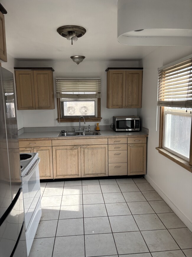 Building Photo - 622 Willard Ave