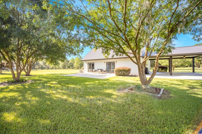 Building Photo - 347 SW Skyle Way