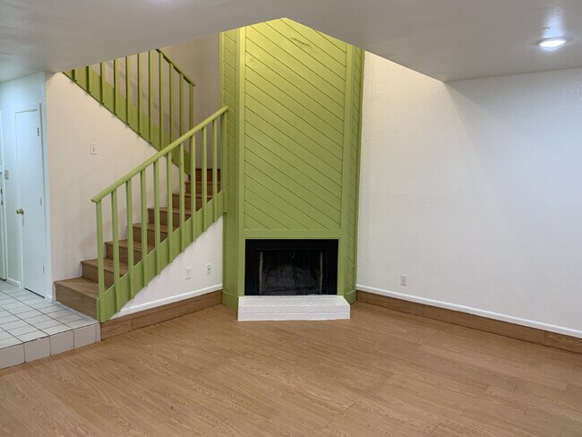 Building Photo - Updated Duplex in the Heart of Shopping and Entertainment