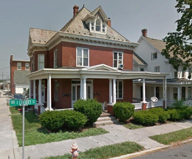 Building Photo - 103 E Cherry St
