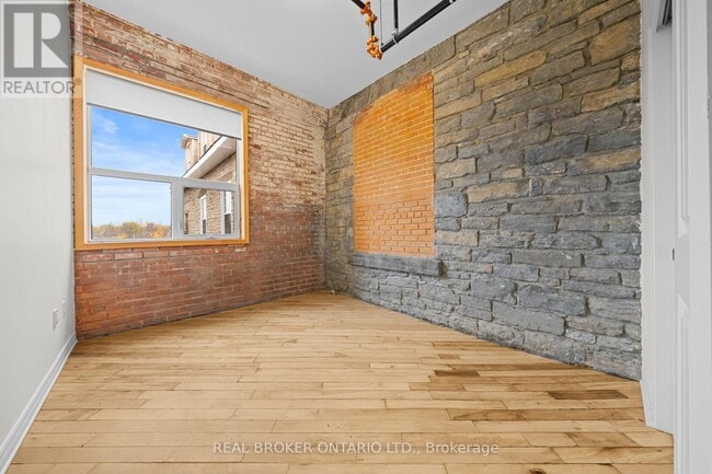 Photo du bâtiment - 150 Mill St