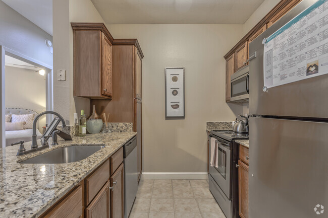 1BR, 1BA - 653 SF Manchester - Kitchen - The Reserve at North Dallas